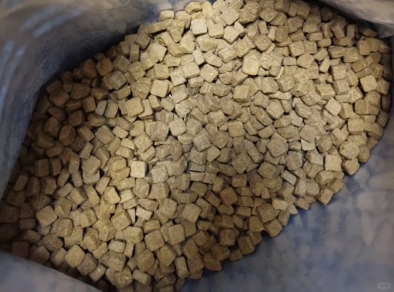 喵铮铮大腮帮猫粮测评